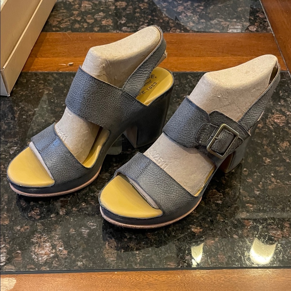 Kork Ease San Carlos Grey Platform Sandal. 9 M